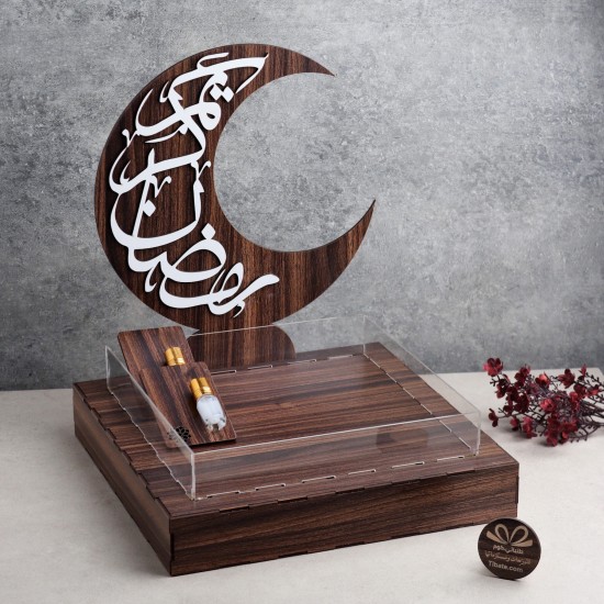 ستاند خشبي نقش رمضان كريم بأطراف شفافة