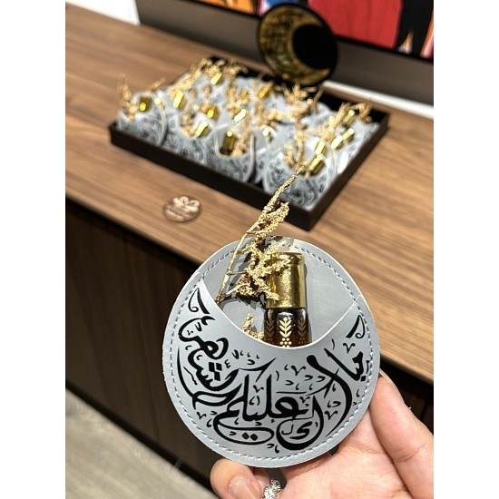 حافظة من الجلد الفاخر للعود أو البخور تهنئة رمضان (عدد 12قطعة) حافظة من الجلد الفاخر للعود أو البخور تهنئة رمضان (عدد 12قطعة)