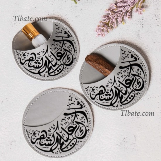 حافظة من الجلد الفاخر للعود أو البخور تهنئة رمضان (عدد 12قطعة) حافظة من الجلد الفاخر للعود أو البخور تهنئة رمضان (عدد 12قطعة)